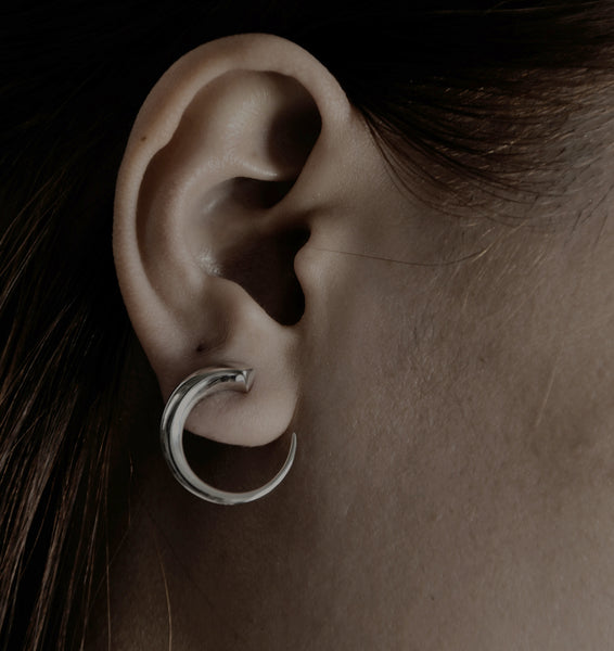 Nias sculptural hoops earrings | Sterling Silver - White Rhodium - JOULALA